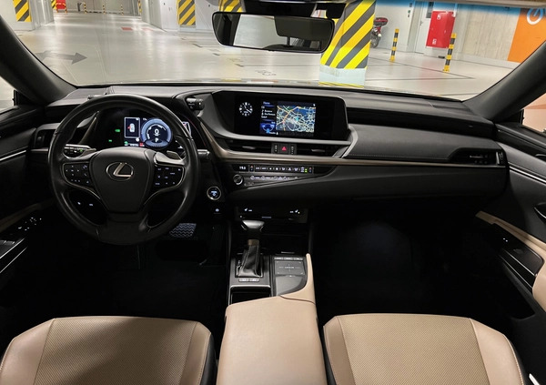 Lexus ES cena 135000 przebieg: 47000, rok produkcji 2019 z Wrocław małe 667